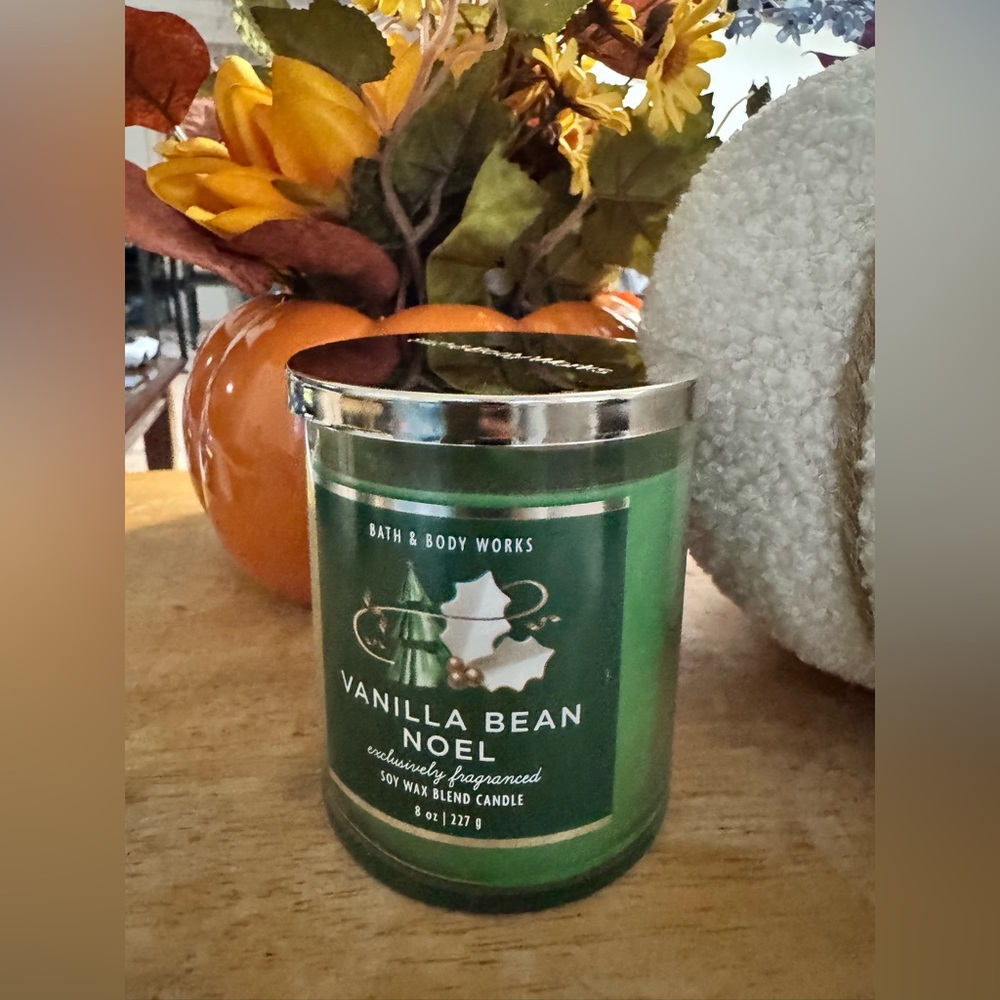 Bath & Body Works Vanilla Bean Noel Green Candle